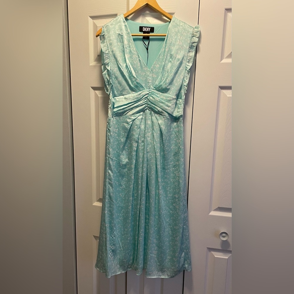 Dkny NWOT light blue and white print cap sleeve dress